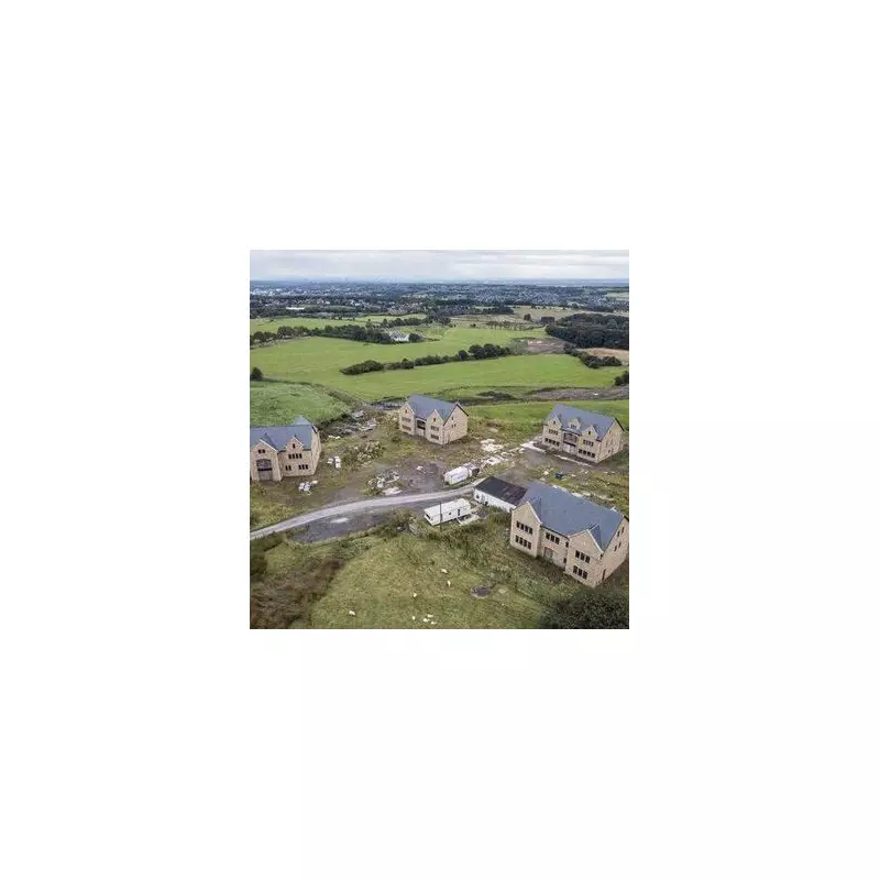 Sara Cox's rural life: From idyllic childhood to farm arson attacks