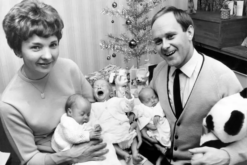 Step Back in Time: 17 Captivating Photos Reveal Life in the Swinging 60s