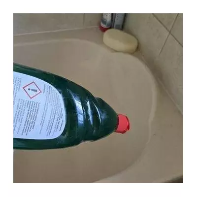 Clean your bath with washing up liquid for better results