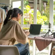 Side Hustles Boost UK Incomes by £5,400 a Year, Royal Mail Finds