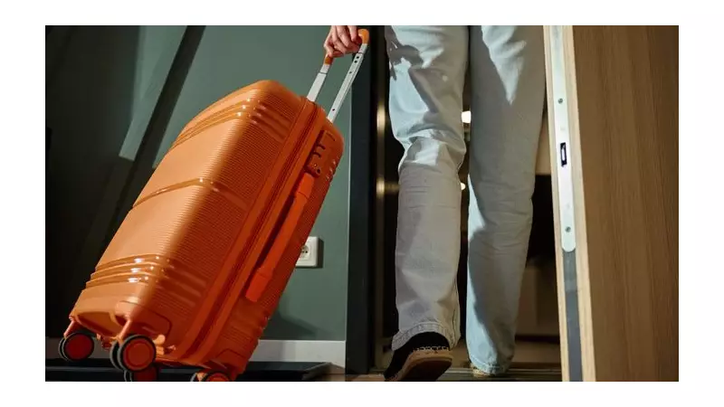 5 Key Signs Burglars Look For & How to Secure Your Home for Holidays