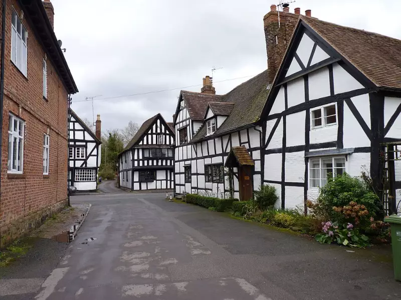 7 Idyllic West Midlands Villages for a Perfect Christmas Walk in 2025