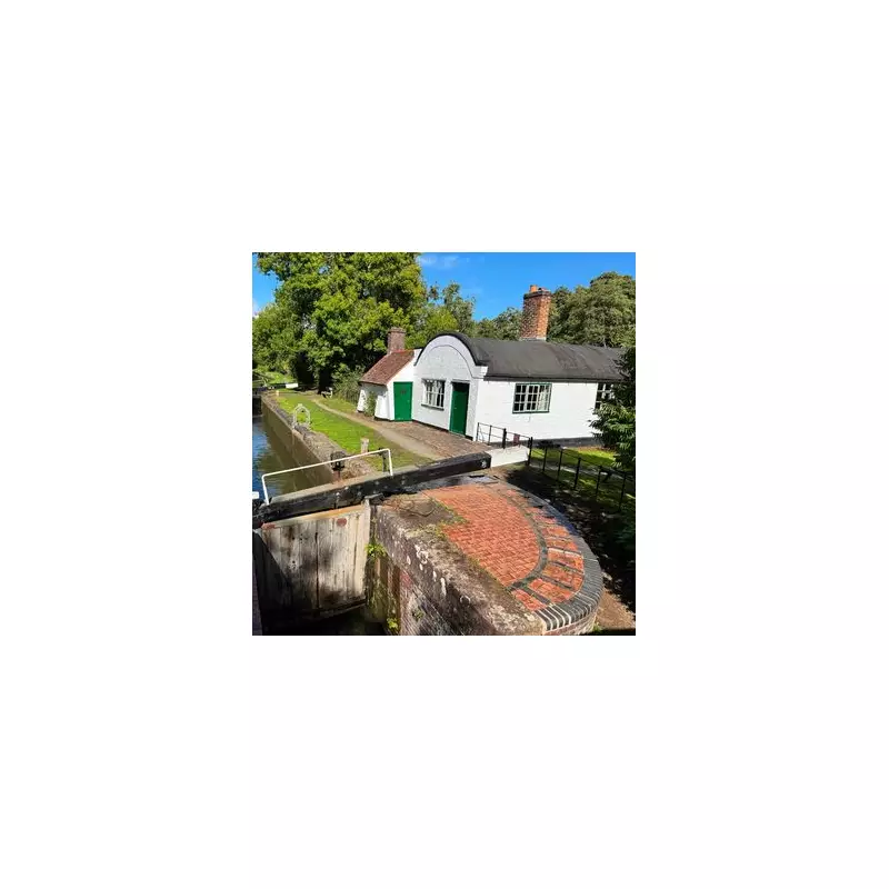 Lowsonford: A Cosy Christmas Pub with Award-Winning Pies Near Birmingham