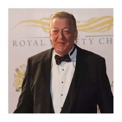 Stephen Fry's Wildean Act Baffles Royal Variety Viewers