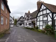 7 Idyllic West Midlands Villages for a Perfect Christmas Walk in 2025