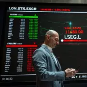 FTSE 100 Soars 21.5% in Best Year Since 2009, Outshines Wall Street