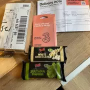 Mum's iPhone 17 Christmas delivery shock: Flapjacks found in box