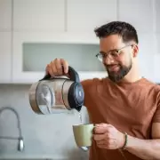 Nutritionist's Simple Morning Hack: 300ml Warm Water Boosts Weight Loss