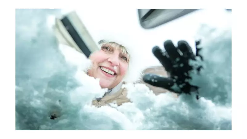 Defrost Your Windscreen Fast: The Simple 'Ziplock' Hack Using Tap Water