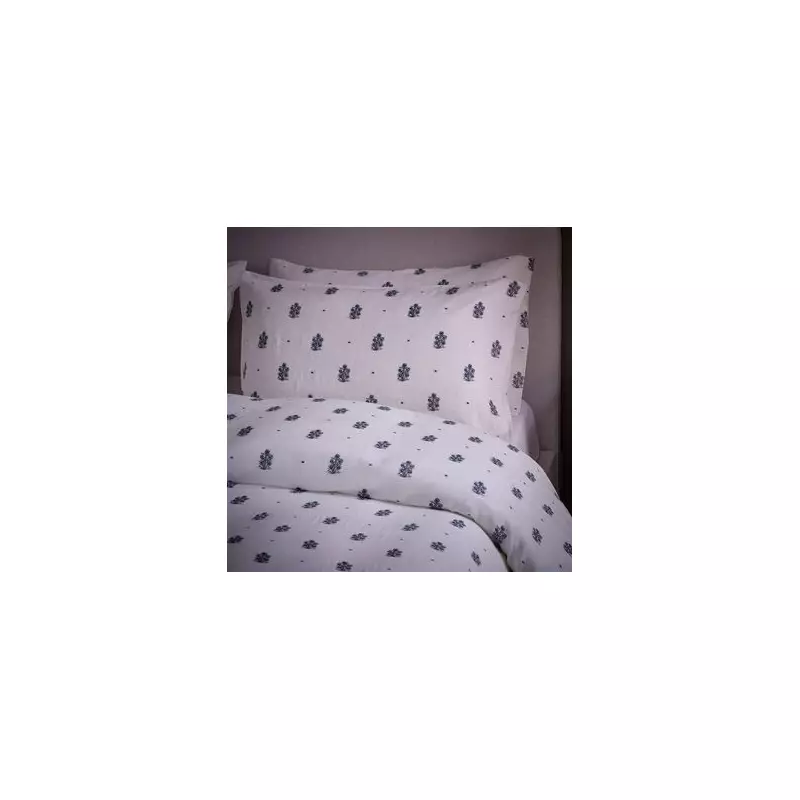 Dusk's Cotton Bedding Set Slashed to £20, Hailed as 'Epitome of Luxury'