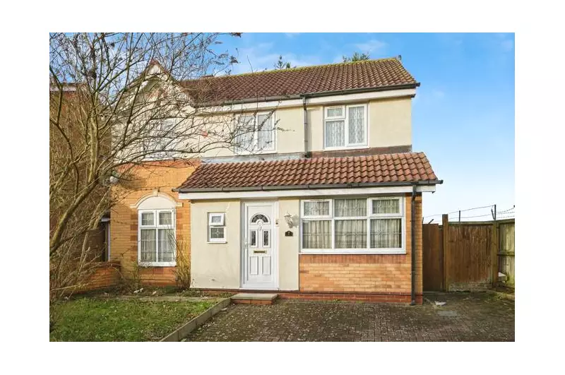 Spacious 4-Bed Detached Home in Birmingham Listed for £350k