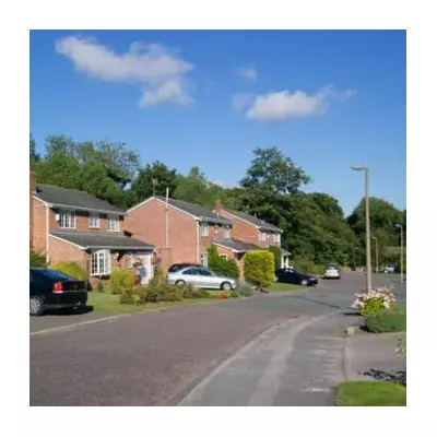 Labour Considers Rule Change to Cut EV Charging Costs for Driveway-Less Drivers