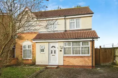 Spacious 4-Bed Detached Home in Birmingham Listed for £350k