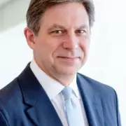 BoE's Taylor: China Trade Surge Could Slash UK Inflation and Rates