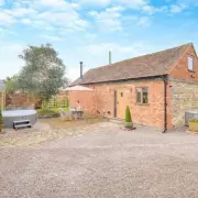 Dreamy Cotswold Cottage with Hot Tub & Log Burner for New Year Breaks