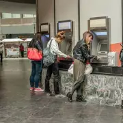 HSBC Imposes Daily Cash Withdrawal Limits: Up to £300 for Basic Accounts