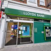 Lloyds Bank Slashes Mortgage Rates for Club Members, Sparks Broker Debate