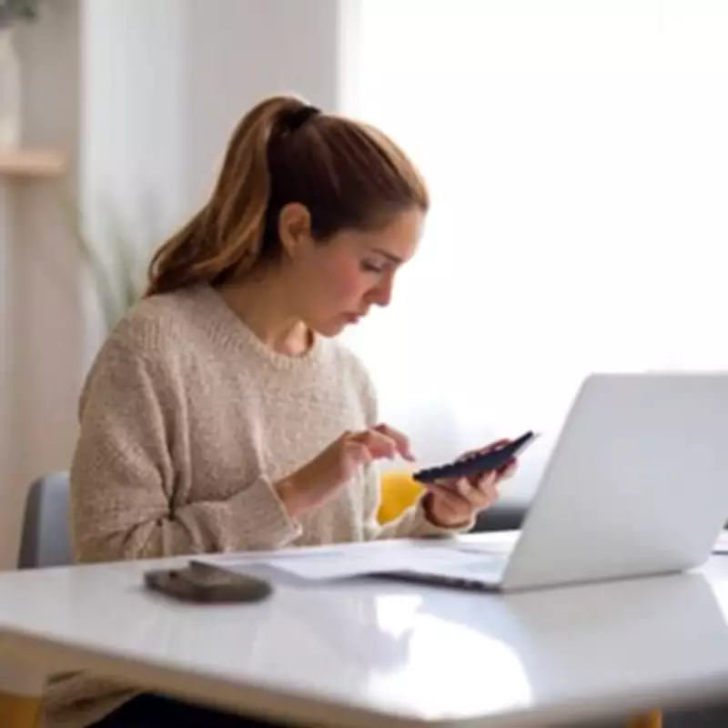 Bank of England Holds Rates, Signaling Future Cuts for UK Mortgages