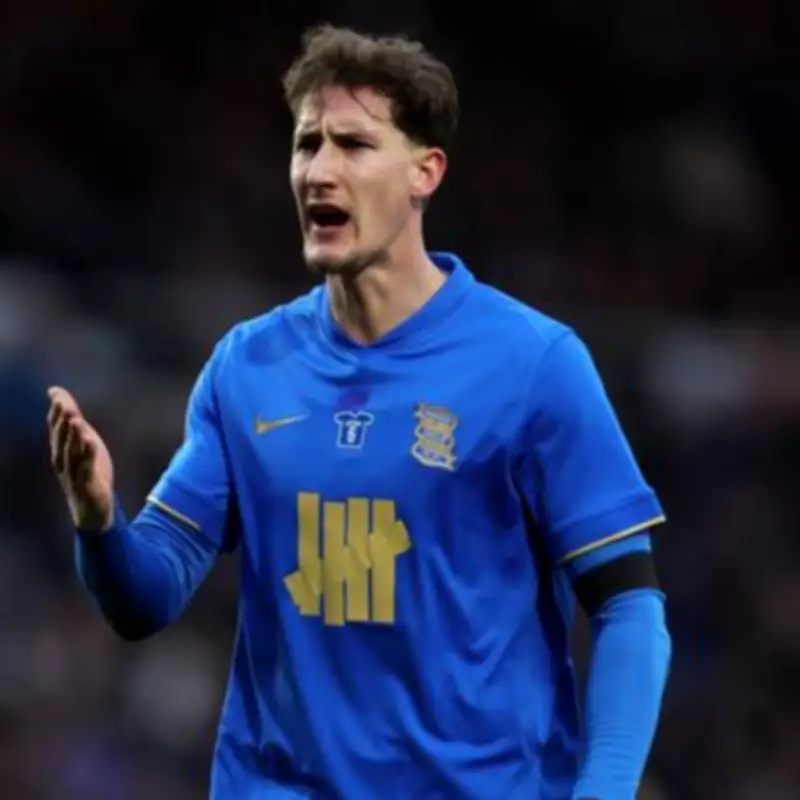 Davies Challenges Neumann to Maintain Standards After Panzo Signing