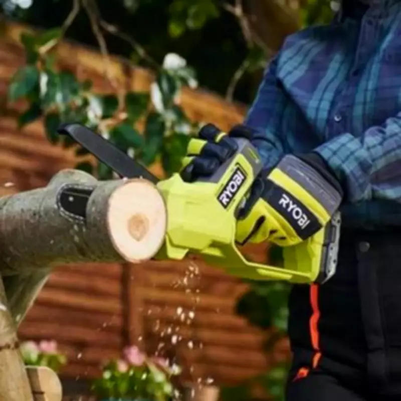 Gardeners Cut Costs with Compact £99 Pruning Saw That Rivals Tree Surgeons