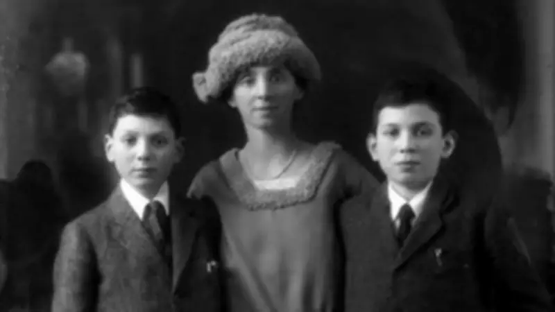 Tragic 1931 Air Crash: Young Aristocrat Dies in Lympne Aerobatics Practice