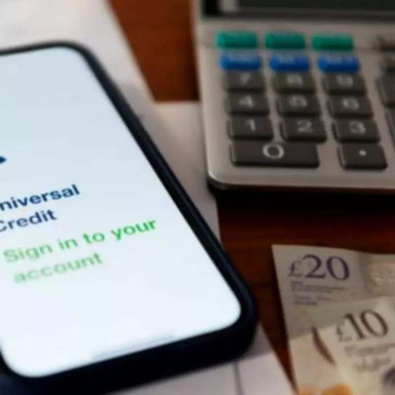 Universal Credit Claimant Faces Repayment After Unreported Month-Long Holiday