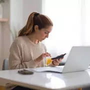 Bank of England Holds Rates, Signaling Future Cuts for UK Mortgages