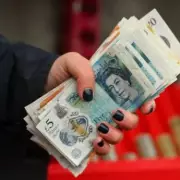 UK Bank Customers Face 'Loyalty Penalty' as £325bn Earns Zero Interest