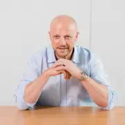 Vianet Group Secures Major US Restaurant Deal Amid Strong First Half