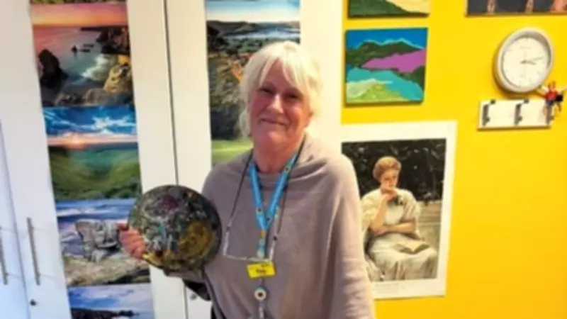 Art Therapist's 41-Year-Old Palette Retires with Her After 26 Years at Hospice