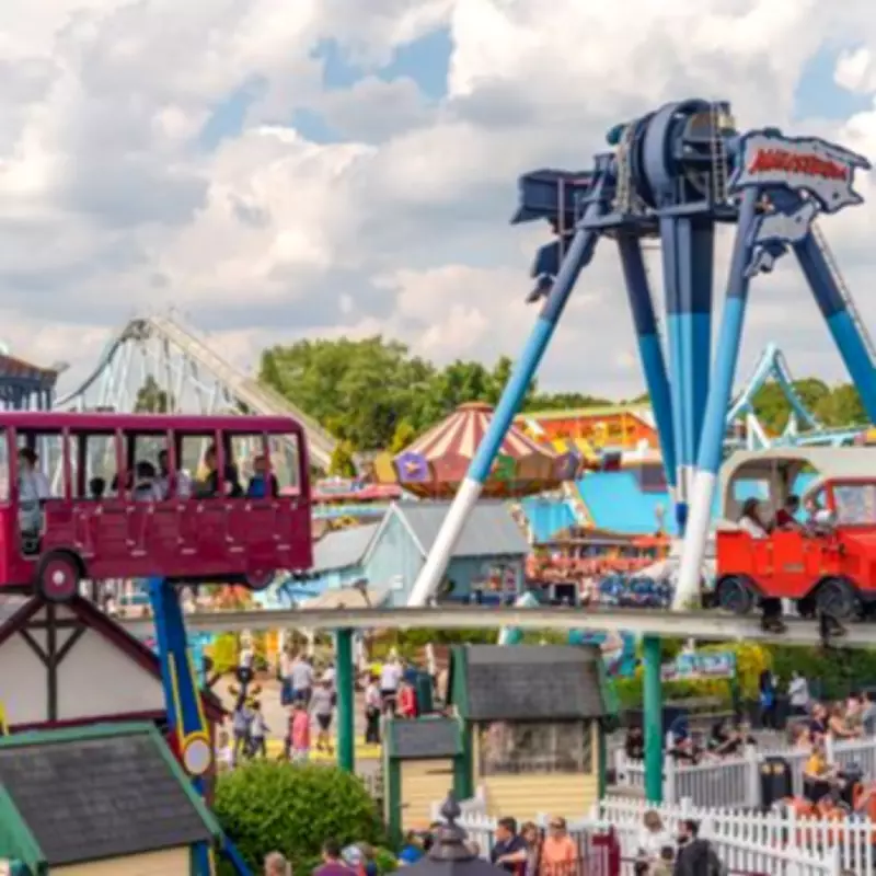 Expert Reveals 4 Ways to Avoid Long Queues at UK Theme Parks This Easter