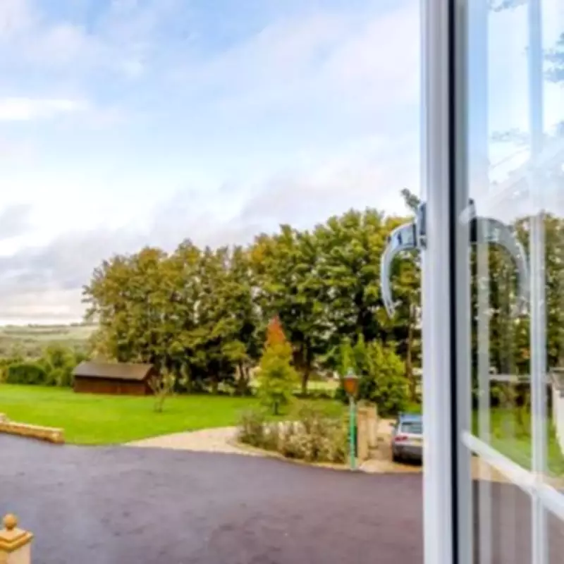 Tranquillity Cottage: A Cotswold Retreat with Hot Tub Just 90 Minutes from Birmingham