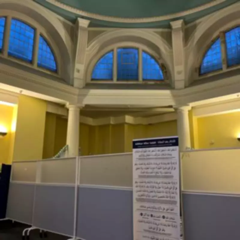 University Student Shows Solidarity by Joining Muslim Friends for Ramadan Iftar