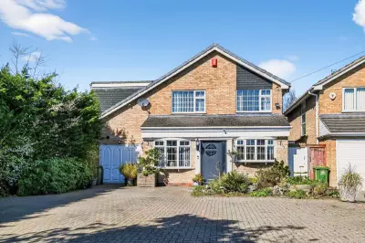 Spacious Five-Bedroom Detached House in Kingshurst Listed for £575,000
