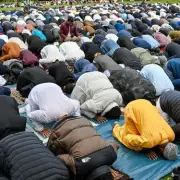 Birmingham Muslims Share Eid Greetings and Ramadan Phrases for Community Harmony