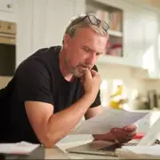 Energy Giants Scrap Fixed Deals Amid Iran War Price Surge