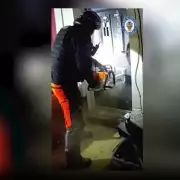 Police Use Chainsaw to Breach Door in Dramatic Dudley Drugs Raid