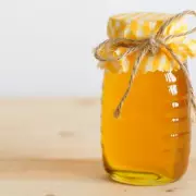 Study Finds British Honey Contaminated with Prescription Drugs and Chemicals