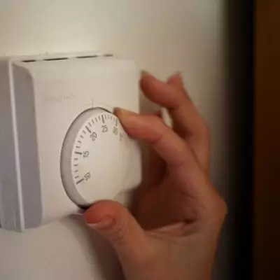 E.ON Next Launches UK's First Hybrid Energy Tariff Amid Price Cap Concerns