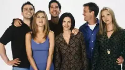 Friends Cast Still Earns £15M Yearly in Residuals, Reveals Lisa Kudrow