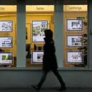 UK House Prices Dip to £299,677 as Middle East Conflict Dampens Market