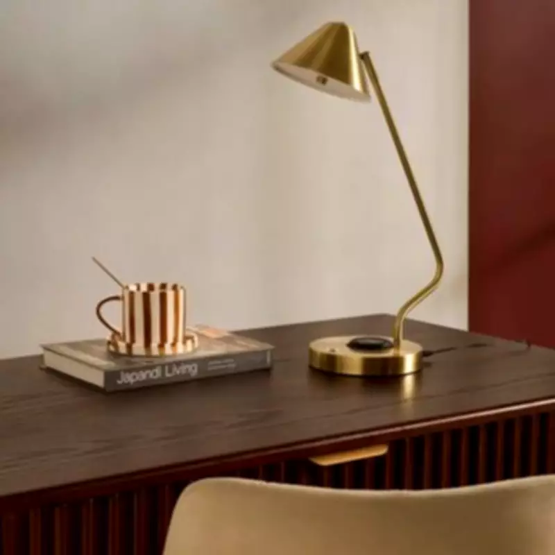 Dusk Shoppers Love This High-End Desk Lamp with Phone Charger Now £18