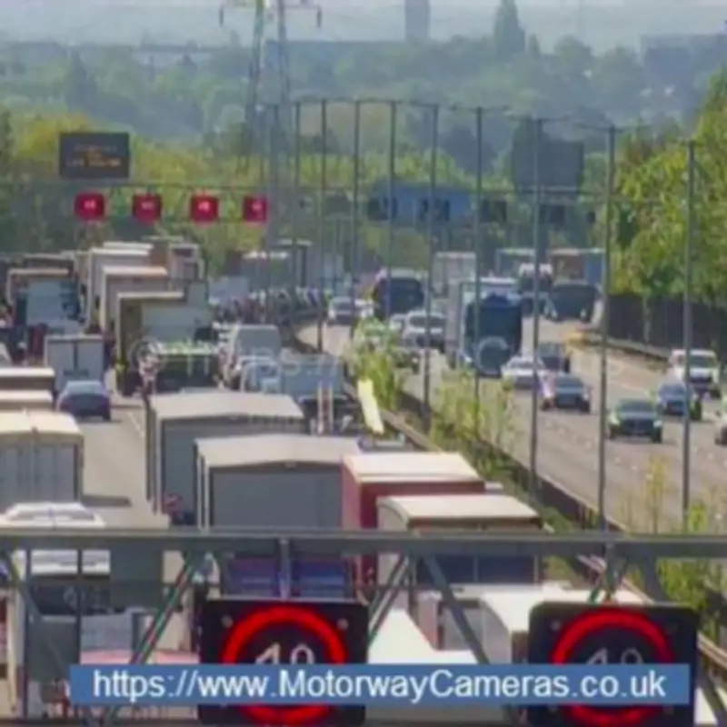 M6 Crash Causes 55-Minute Delays – Three Lanes Closed Near Walsall