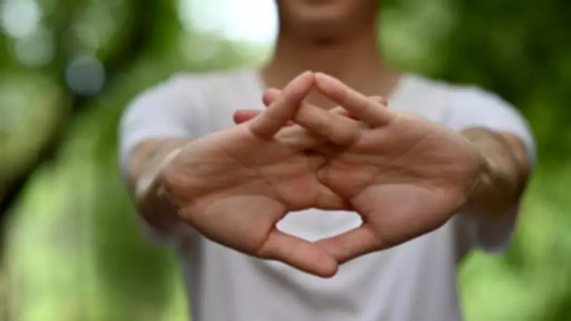 Nurse Shares Simple Hand Exercise to Boost Memory and Fight Dementia