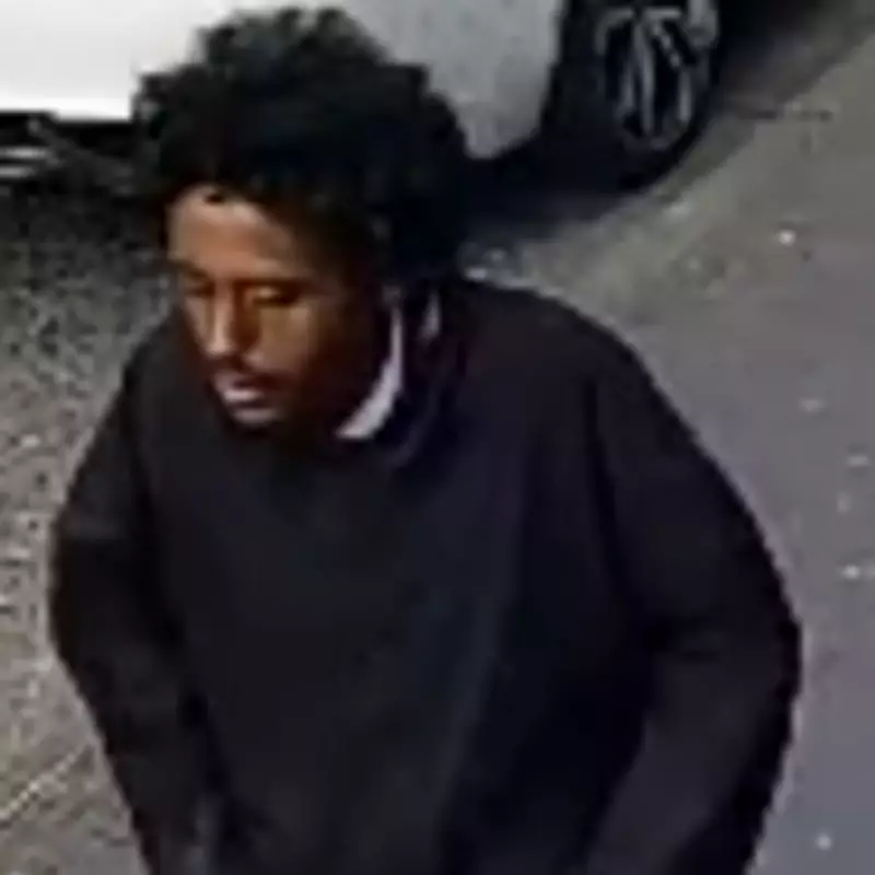 Police Hunt Knifeman Who Made Threats in Birmingham Street