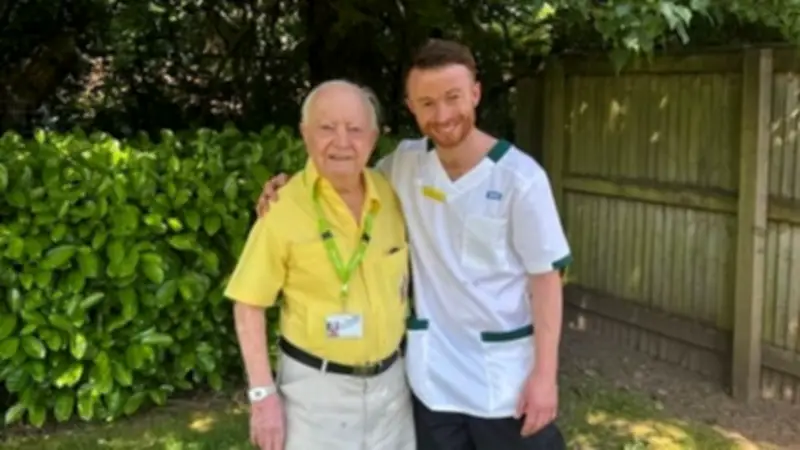 93-Year-Old Volunteer Returns to Mental Health Ward That Once Cared for Him