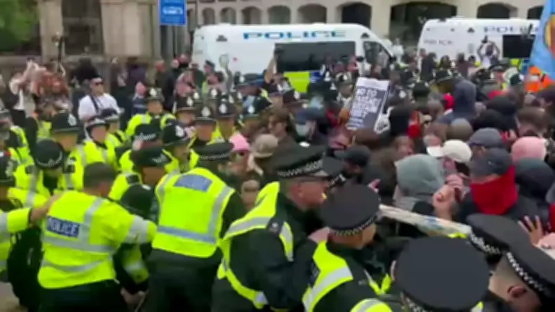 Anti-racist protestors in Birmingham turn on police, undermining peaceful message