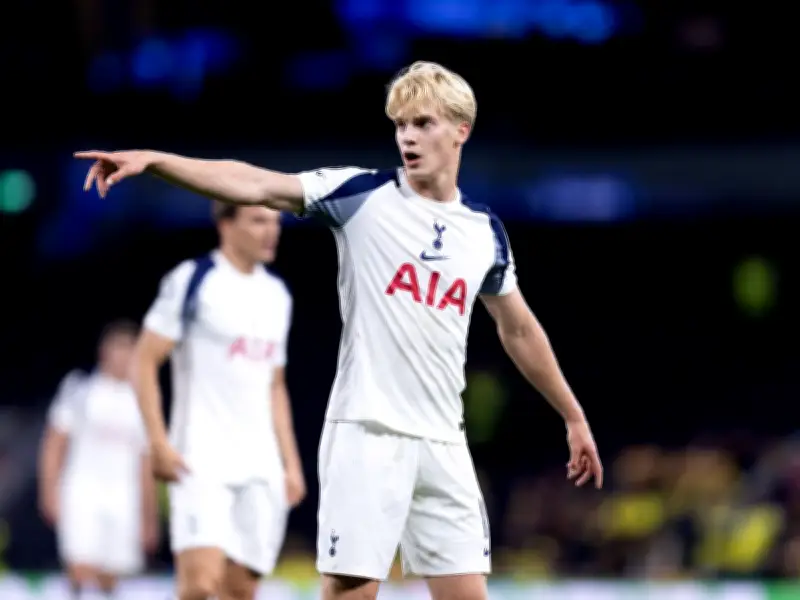 Aston Villa Join Race for Wantaway Tottenham Midfielder Lucas Bergvall