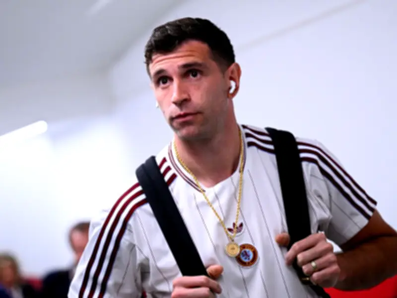 Aston Villa's Emi Martinez Agrees Juventus Terms, €10m Fee Claimed
