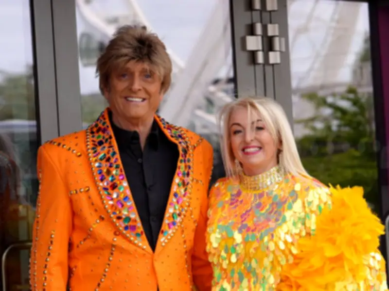 Barry Manilow fan banned from meet-and-greet over wig and jacket row